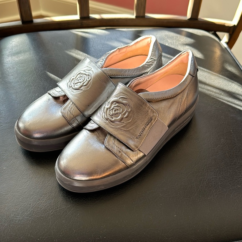 Silver Taryn Rose flower sneaker